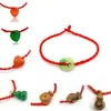 Mercado mayorista de pequeños productos básicos de Yiwu este año pulsera de cuerda roja tejida a mano joyería hecha a mano suministro de tienda de 2 yuanes