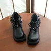 Botas Infantis 2026 Novo Estilo Solado Macio Botas Curtas Primavera/Outono Princesa Couro Confortáveis Crianças Estilosas Botas Martin de Algodão Duas Camadas