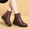 2026 Botas Cortas Versátiles de Moda Cuero Suave Zapatos de Algodón Suela Suave Botas Estilo Martin con Terciopelo Botas de Invierno Estilo Nuevo Fondo Plano Botas para Mujer