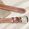 Cinturón de Cuero para Mujer Marrón Vintage con Hebilla de Doble Línea Blanca Cinturón Decorativo Simple Casual Versátil para Jeans