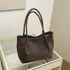 Bolso tote fresco de moda para mujer de este año, nuevo bolso de hombro plisado de color liso para otoño 2026, bolso de axila para ir al trabajo