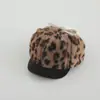 Gorra Plana con Visera Pequeña Estampado Leopardo Transfronteriza Otoño e Invierno 2025 Nuevo Moda Europea y Americana Infantil Tendencia Gorra de Pintor Venta al por Mayor