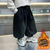 Pantalones de felpa para niño Invierno 2026 Estilo Nuevo Jeans Elegantes para Niño Pantalones Casuales Cálidos para Invierno