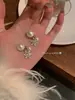 Adequado para o Inverno, Brincos de Pérola com Flocos de Neve para Pendurar nas Costas para Mulheres, Brincos de Alto Padrão, Luxo Acessível Único, Brincos Elegantes e Bonitos