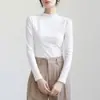 2026 Nova Camisa Básica Feminina Branca para Primavera e Outono, Gola Alta Meio-Termo Manga Longa, Top Elegante para Usar por Baixo de Blazers