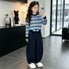 Conjunto de otoño para niña 2026 nuevo y elegante ropa de otoño infantil cárdigan a rayas y pantalones acampanados de mezclilla conjunto de dos piezas