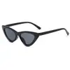 Gafas de sol transfronterizas 2023 de moda europea y americana estilo ojo de gato con protección solar montura pequeña triangular para mujer