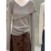 Elegante top de punto coreano para mujer con cuello en V y manga larga, nueva colección de otoño, color liso, estilo simple, camiseta básica ajustada