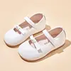 Zapatos de una sola pieza poco profundos estilo dulce francés para niña, nuevo estilo primavera 2026, zapatos de princesa, zapatos para bebé con suela suave y velcro