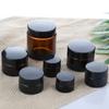 Frasco de crema marrón oscuro, muestra de prueba, subbotella, espesante cosmético, de vidrio, de fábrica.