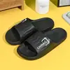 Envío gratis nuevas pantuflas para hombre baño antideslizantes hogar cómodas transpirables simples casuales pantuflas para hombre