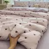 Conjunto de Roupa de Cama Macio e Amigo da Pele na Cor Creme, Peça Popular Transfronteiriça, Capa de Edredom Individual, Lençol de Cama para Quarto de Estudante, Conjunto de Roupa de Cama de Quatro Peças
