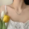 Nuevo Estilo Collar de Perlas Ins para Mujer, Cadena Versátil de Lujo Ligero para Cuello de Suéter con Colgante de Corazón y Mariposa Venta al por Mayor