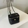 Bolso pequeño de rombos para mujer, nuevo diseño de nicho 2026 tipo caja, bolso de cadena moderno y simple, bolso de hombro y cruzado de moda