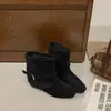 Otoño 2026 Nuevo Estilo Botas de Gamuza con Tacón Oculto Puntiagudas con Hebilla Apiladas para Mujer Calzado de Moda Versátil de Suela Suave a Media Pantorrilla