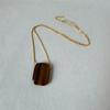 Collar Maillard cuadrado de ojo de tigre para mujer, ligero, de lujo, estilo europeo y americano, de alta gama, de industria pesada, piedra natural, cadena sencilla de lana.