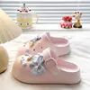 Birkenstock Crocs Feminino EVA Solado Grosso Desenho Animado Versátil Verão Deslocamento Praia Exterior Bico Fechado Chinelos Sandálias Feminino