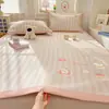 Conjunto de Tres Piezas Jacquard Fresco de Frijol Bordado para Primavera/Verano 2026