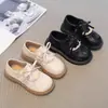 Novos sapatos de boca rasa de salto único com laço sapatos de couro sola macia infantil sapatos de outono de princesa Mary Janes doces Lolita para meninas