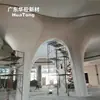 Paneles Decorativos de Cerámica Espumada Corrugada de Superficie Curva de Columna Irregular para Techo de Sala de Exposiciones