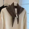 Cachecol de Lã Tricotado de Cor Pura Atmosférico para Mulheres no Outono e Inverno Estilo Coreano Cachecol Triangular Quente e de Alta Qualidade Cachecol