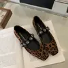 Nuevos Zapatos Mary Jane Poco Profundos de Diseño Novedoso, Elegantes, Cuadrados Pequeños en la Punta, con Forma de Corazón, Estampado de Leopardo, Estilo Coreano, con Tira de Pedrería para Mujer