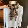 Lenço fino plissado com estampa de leopardo retrô estilo americano para mulheres, início do outono de 2026, xale longo estilo vintage, moderno