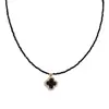 Série de Colares de Cristal Preto Simples Moda Vintage Exquisito Luxo Leve Versátil High-End Corrente Super Brilhante para Clavícula para Mulheres