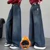 Calça Jeans Reta Forrada com Fleece para Meninas Outono/Inverno 2025 Novo Estilo Roupas de Inverno para Crianças Maiores Calças Grossas Calças de Pernas Largas para Alunos do Ensino Fundamental