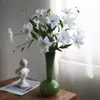 Lírio de Flores Duplas de Duas Cabeças Flores Artificiais de Alta Qualidade Transfronteiriças Flor de Mesa Flores Artificiais Estilo Europeu Luxo Acessível Acessórios para Casa Guia de Fotografia
