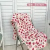 Toalla de baño de forro polar de coral con estampado de fresas estilo pastoral: absorbente, resistente al color, sin pelusa, de secado rápido, adecuado para que los adultos lo usen como bata de baño