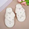 2026 Nuevas Pantuflas de Piel Bordadas con Lazo Pequeño Pantuflas de Algodón para Interiores Suela Suave Cálida Pantuflas Versátiles para el Hogar