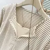 Camiseta Rayada de Dos Piezas Falsas de Tiro Real Americano para Mujer, Primavera y Otoño, Top Base Ajustado a la Cintura con Volantes, Manga Larga con Cuello Semi Abierto, Comercio Exterior