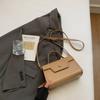 Bolsa Transversal de Design de Nicho Transfronteiriço para Mulheres 2025 Nova Bolsa Quadrada Pequena Casual Versátil Bolsa de Ombro Fashion para o Dia a Dia