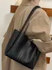 Bolsa de palha tecida com design de nicho estilo coreano, nova tendência de verão 2026 e bolsa de ombro única e fashion de grande capacidade
