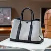 Bolsa de Lona para Jardim Colorida de Panda com Ferragens de Aço, Costurada à Mão com Linha Encerada, Acabamento em Óleo Escovado, Sem Alça de Ombro