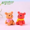 Micro Paisaje Bufanda de Dibujos Animados Creativa Lana Oso Material DIY Artesanías de PVC Accesorios de Decoración Adornos Pequeños de Escritorio