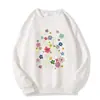 Moletom branco de gola redonda, forrado com fleece e espessado para mulheres, apresentando um novo design outono/inverno com um estilo casual, de caimento solto e uma estampa floral de desenho animado.