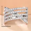 Anel de Dedo de Ouro Branco Banhado com Diamantes Pavimentados em Cruz de Múltiplas Camadas Zircônia Micro Pavimentada Design de Nicho Anel de Temperamento