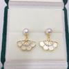 Aretes de Perlas de Agua Dulce Naturales de Zhuji, China, para Mujer, Aretes Pequeños con Forma de Abanico Chapados en Oro de 18K con Pines de Plata 925