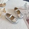 Zapatos Pequeños de Cuero para Niñas Estilo Pie de Oveja 2026 Nuevo Estilo Primavera/Otoño Zapatos de Princesa para Bebé Zapatos Individuales de Moda para Niñas Estilo Pequeño Chanel Cómodos