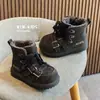 Botas de Algodão Infantis Novas para o Inverno 2026 Estilo Coreano Fivela da Moda Lã de Cordeiro Quente Unissex Botas de Neve
