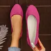 Novos sapatos femininos de bico fino, cor doce, estilo europeu e americano, para primavera e outono, tamanho grande, sapatos femininos rasos tamanho grande 2025, camurça de comércio exterior
