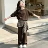 Conjunto de Outono para Meninas 2026 Estilo Coreano Moda Moletom Calça Flare Xadrez com Salopete Primavera e Outono Crianças Médias e Grandes Roupa Esportiva