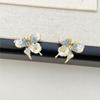 Aretes de Nicho de Moda Japonesa y Coreana con Degradado de Cristal, Mariposa, Flor para Mujer, Dulces y de Alta Gama, Aretes de Aguja de Plata