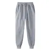 18 colores pantalones casuales para hombre color liso pantalones largos juveniles modernos tiro medio pantalones deportivos pants de chándal en stock blanco