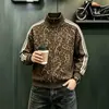 Chaqueta retro americana con estampado de leopardo amarillo, unisex, corte holgado, estilo casual, con cuello alto, cierre de cremallera y un diseño corto estilo béisbol, perfecta para otoño