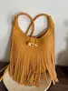 Bolso de hombro personalizado estilo coreano para mujer, nuevo modelo de verano 2026, bolso de mano y bolso de axila de gran capacidad con borlas, moderno y a la moda