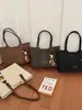 Bolsa de axila versátil de cor sólida para nicho transfronteiriço, bolsa tote de grande capacidade para mulheres, acabamento fosco moderno, adequada para o trabalho, bolsa de ombro