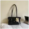 Bolsa Tote Simples, Casual, Estilosa, de Grande Capacidade, Nova para o Verão 2026, Moda para o Dia a Dia, Texturizada, de Ombro Único, para Usar sob o Braço, para Mulheres